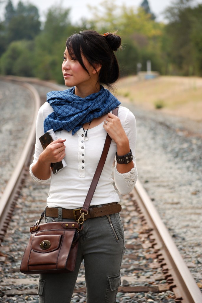 Female Nathan Drake Uncharted Cosplay Outfit