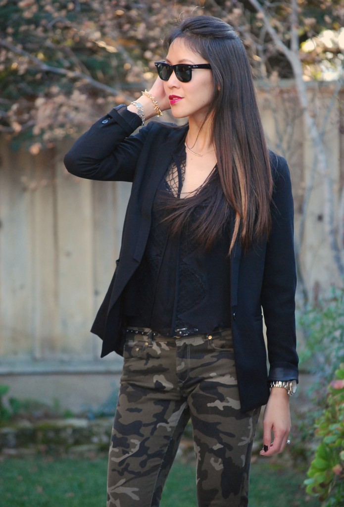 Camo Skinny Jeans and Blazer Outfit