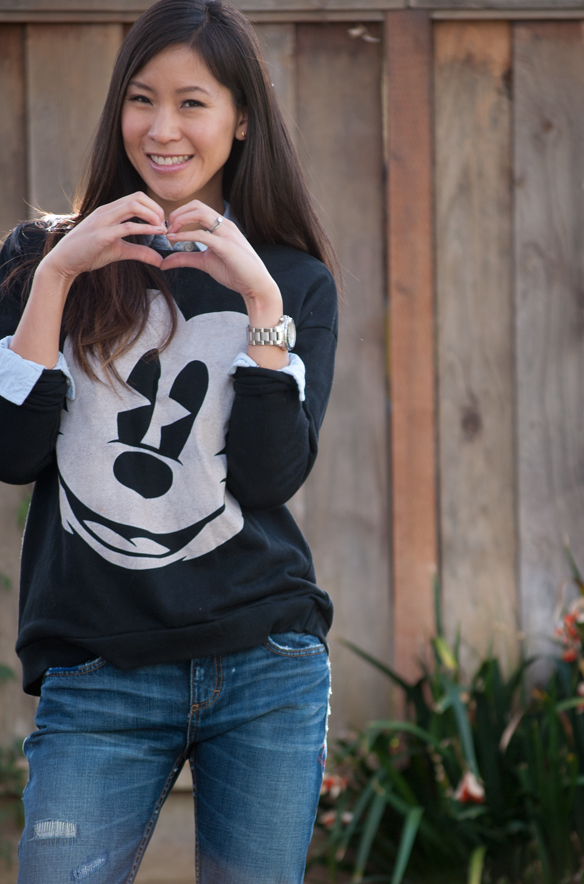 Mickey Mouse Sweatshirt chic outfit