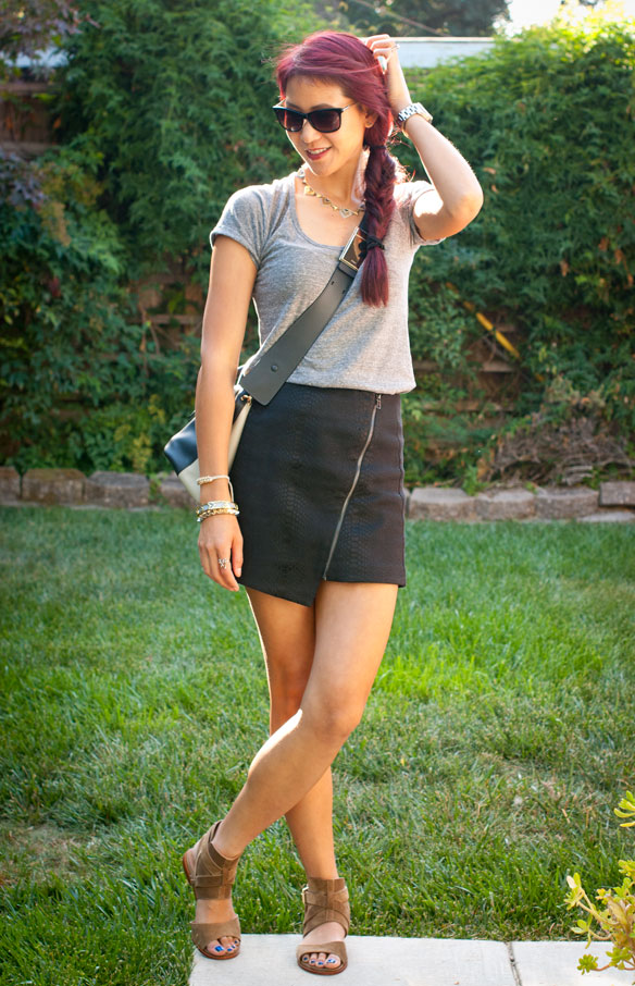 Grey tee and snake print mini zipper skirt