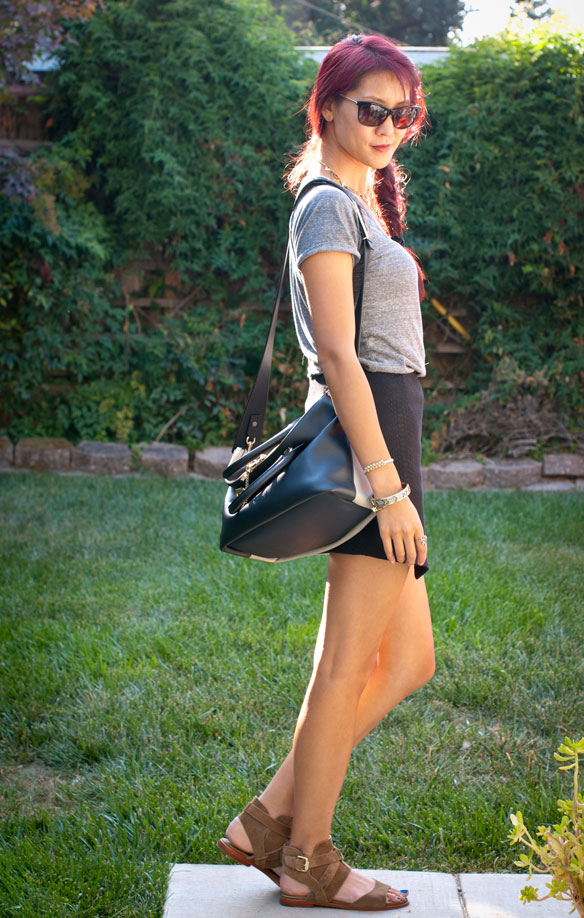 Grey tee and snake print mini zipper skirt