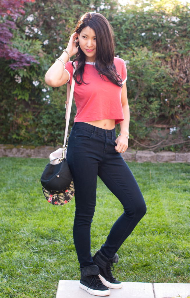 Crop Tee and high waist jeans outfit
